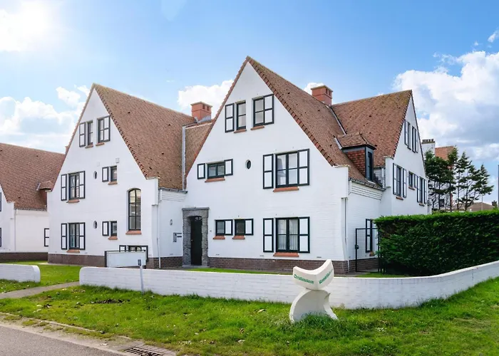 Chateau Maison Blanche Apartment